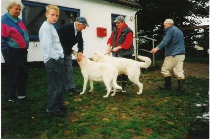 Nero og farmand Bary siger pænt farvel til hinanden.