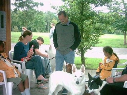 Aktiviteter og arrangementer for hunde og ejere er åbne for alle hundeglade fra hele landet